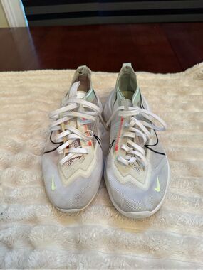 Nike Vista Lite Sneakers Women’s 9.5 White Black Barely Volt CI0905-102